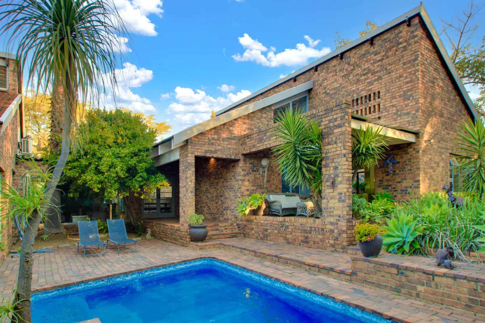 The house fourways